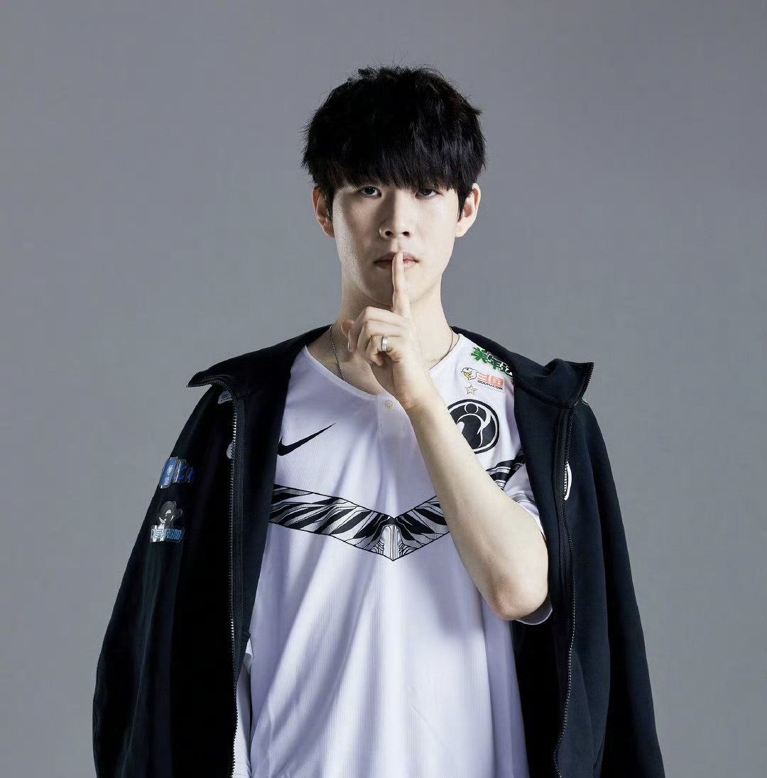 他仍略逊于 他仍略逊于